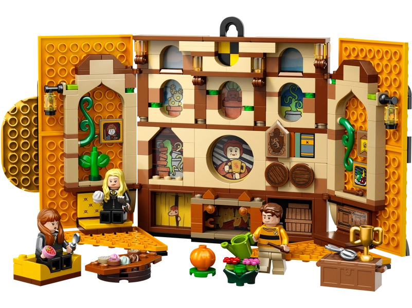 Hufflepuff™ House Banner 76412 | Harry Potter™ | Buy online at the Official LEGO® Shop AU