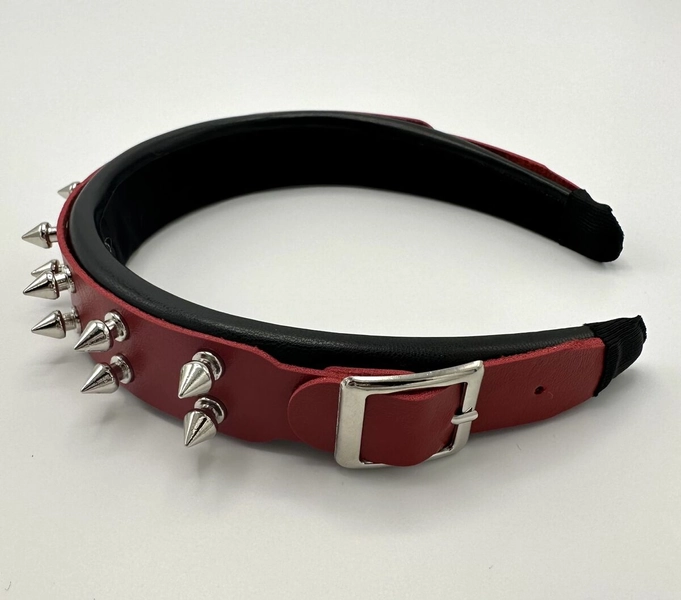 Hiuspanta niiteillä, punainen