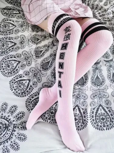 chaussettes hautes hentai 