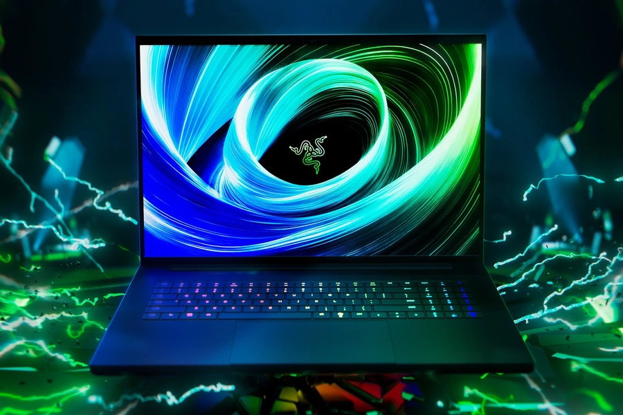 Razer Blade 18 - Dual UHD+ 240 Hz | FHD+ 440 Hz - GeForce RTX 5090 - Black
