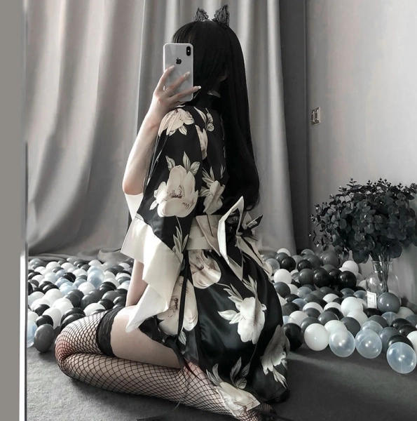 Black or Red Kimono Cosplay Outfit