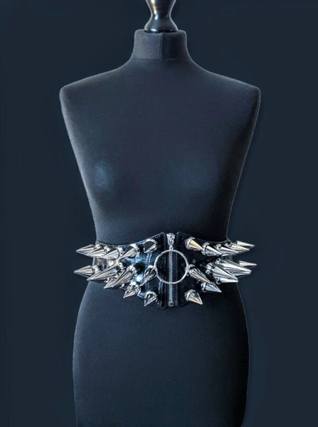 Spiked belt