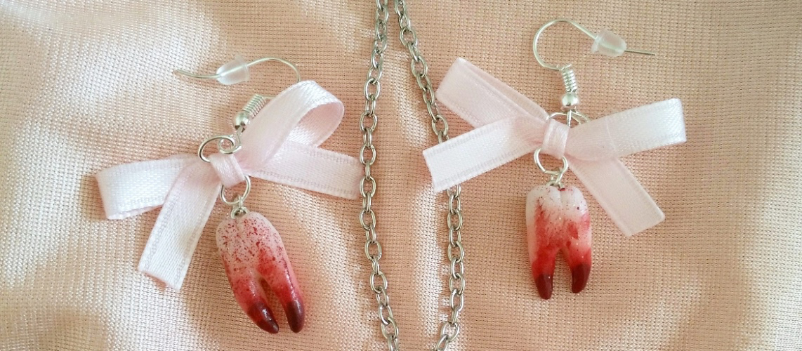 Bloody teeth earrings 