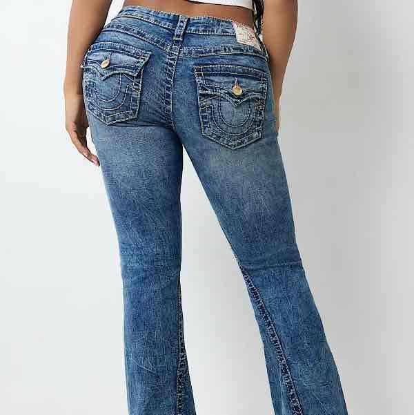 

JOEY LOW RISE BIG T FLARE JEAN - Macau | True Religion


