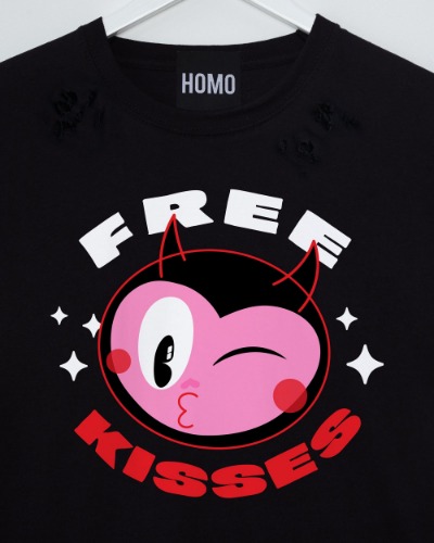 Devilish, Free kisses on black. Distressed - tshirt | 3X