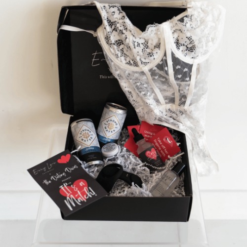 "It's A Match!" Date Night Box With The Dating Divas | L / White Chemise