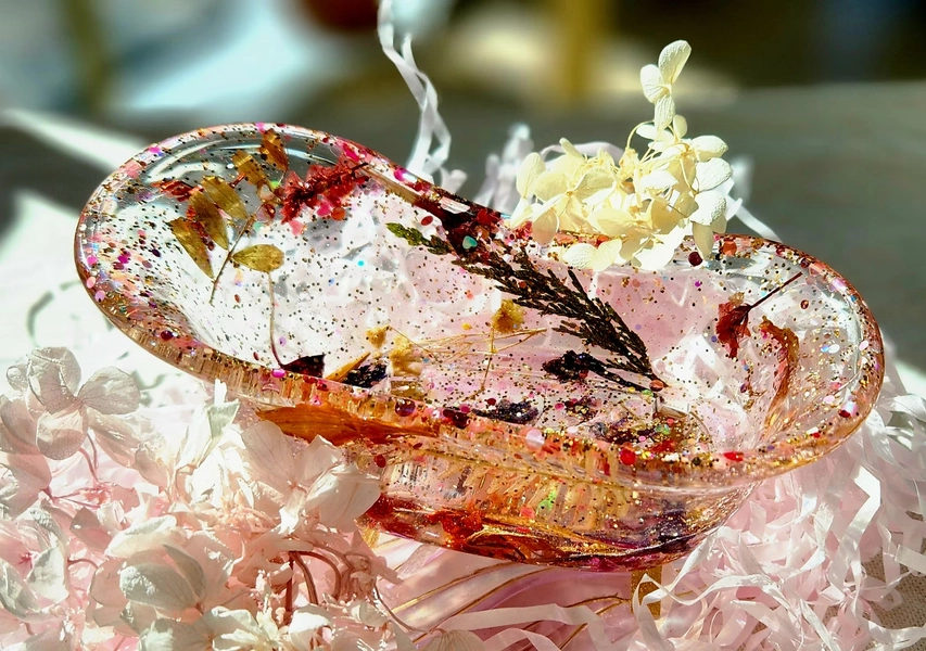 Small Bathtub soap dish, small bathtub jewelry dish, jewelry organizer, trinket dish, soap holder, dried flower dish, resin art, unique gift