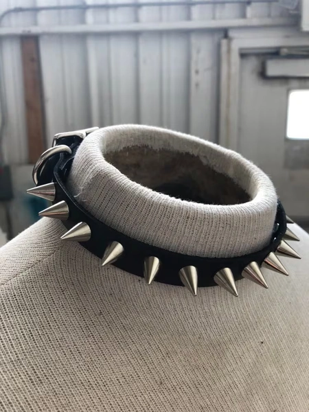 Gothic / punk spiked choker with lotsa cone spikes