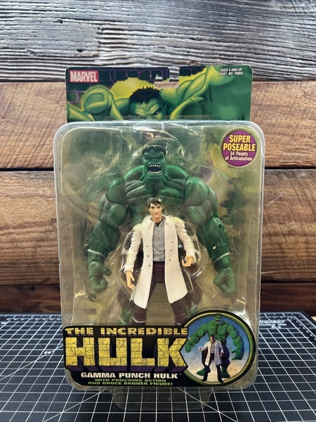 ToyBiz The Incredible Hulk Gamma Punch Hulk w/ Bruce Banner 2004 SEALED Figure