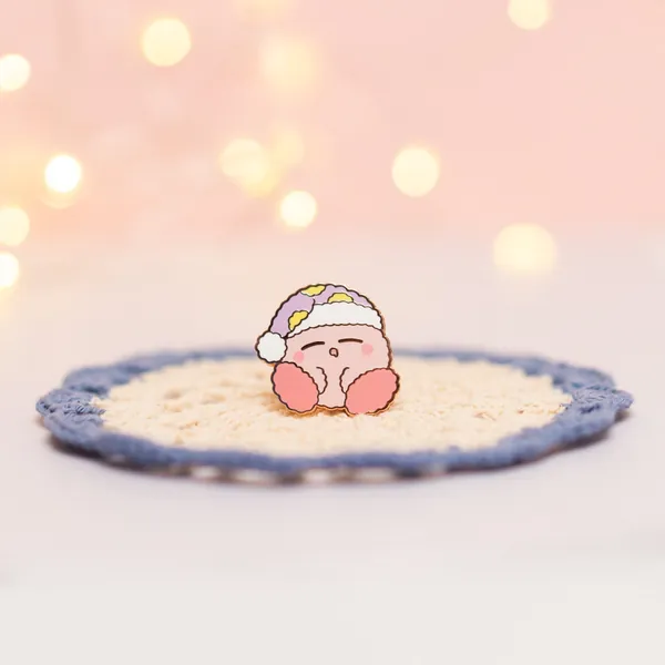 BACKORDER - Mokomoko Sleepy Poyo Hard Enamel Pin, regalo di San Valentino