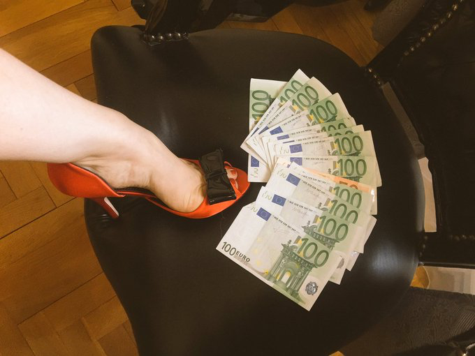 CASH FÜR DEINE GELDHERRIN! 