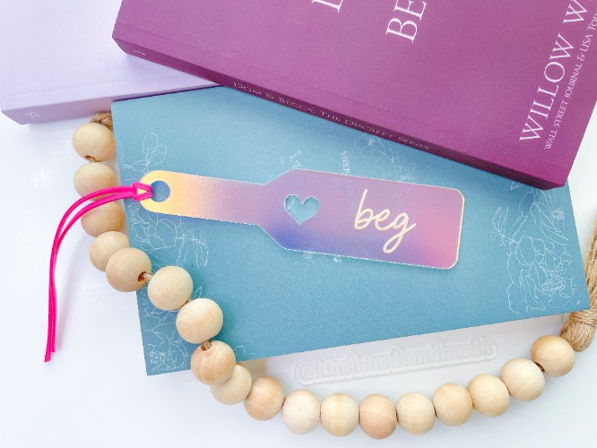 Beg - Iridescent Paddle Bookmark | Black