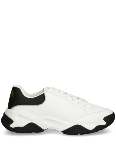 Sneakers mit Kontrasteinsätzen | 36