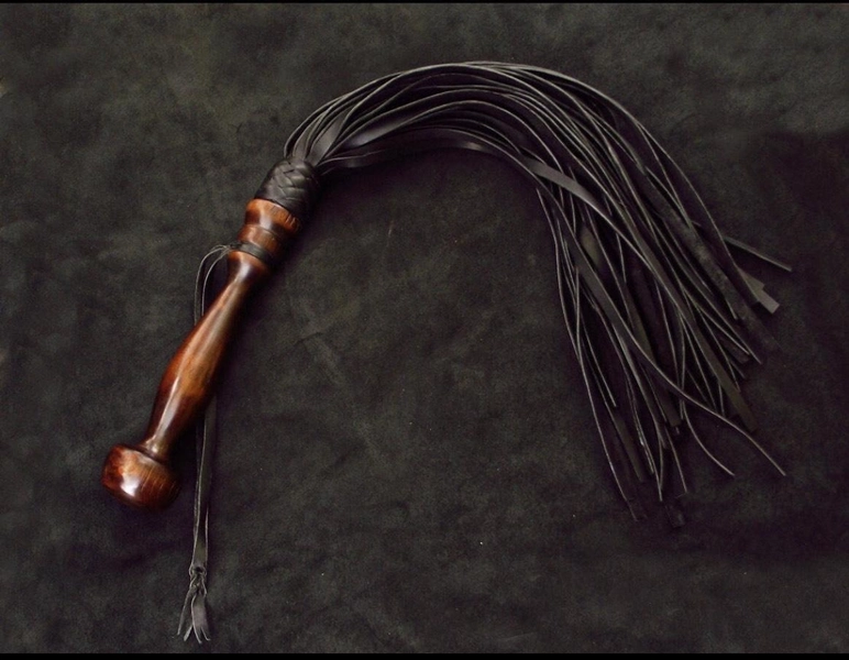 Heavy Leather Flogger 