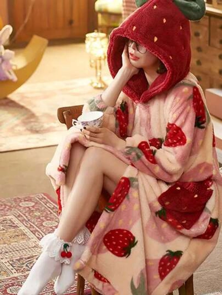 beeg strawberry hoodie/blankie
