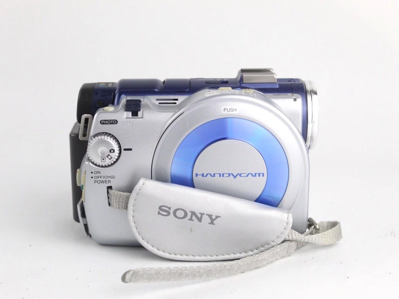 Vintage Retro Sony DCR-DVD300 Camcorder Excellent Condition