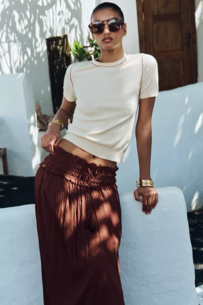 SHORT SLEEVE KNIT TOP WITH PIPING