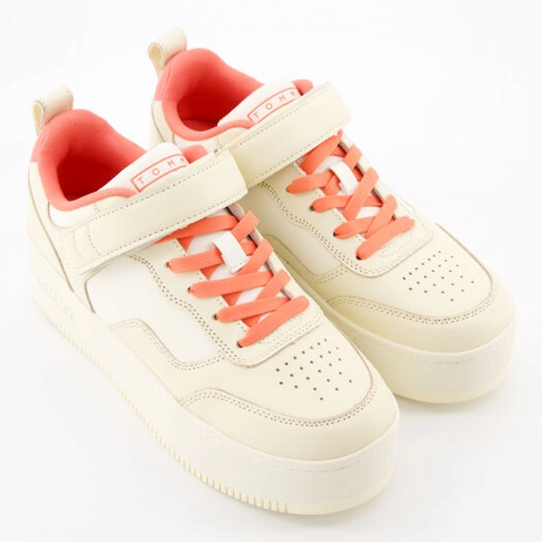 
            Beigefarbene Sneaker aus Leder mit klobiger Plateausohle - TK Maxx at