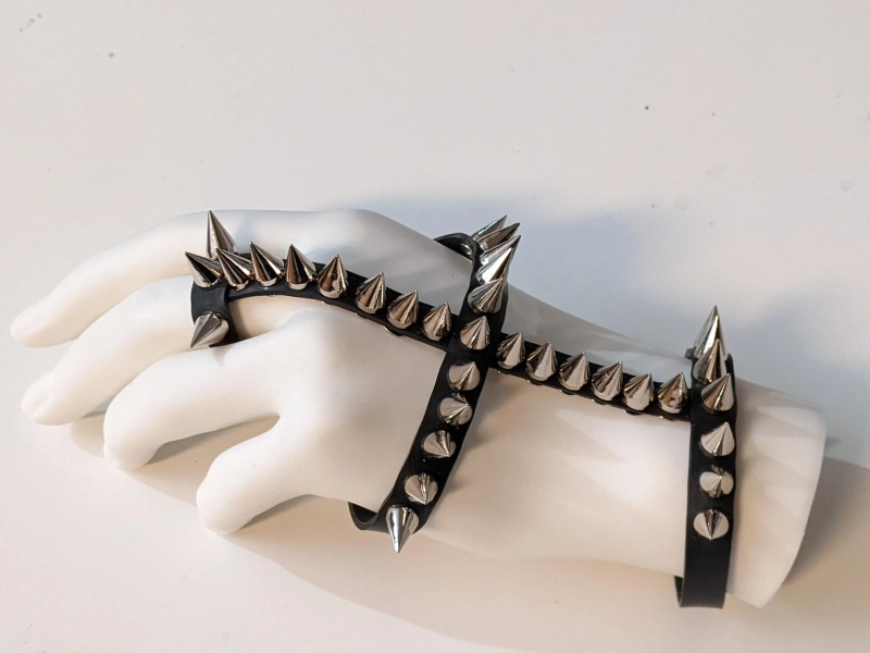 Hand harness all spiked up