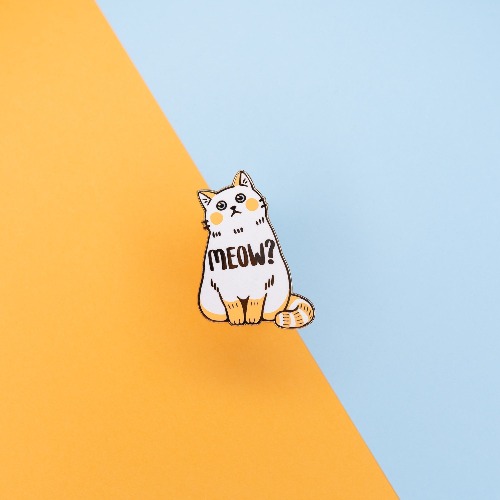 Curious Cat Hard Enamel Pin - [A Grade] / Simple Rubber Back