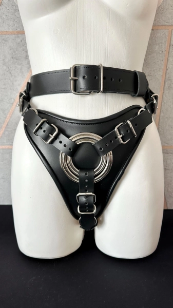 Leather strap-on harness KinkyTrap
