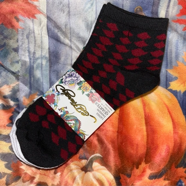 5 pairs of Ed Hardy socks