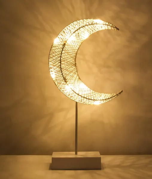 Lewondr Decorative Table Lamp, Battery Powered Christmas Moon Shape Ramadan Desk Lamp, Winding Thread Warm LED Crescent Light Xmas Home Bedroom Romantic Bedside Desktop Nightstand Decoration - White