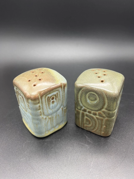 Vintage MCM Frankoma, Salt and Pepper Shakers, Prairie Green Mayan-Aztec Pattern 1940โs