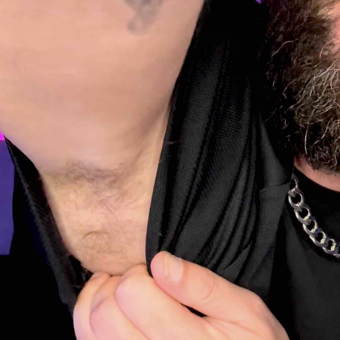 Wanna sniff my pits?