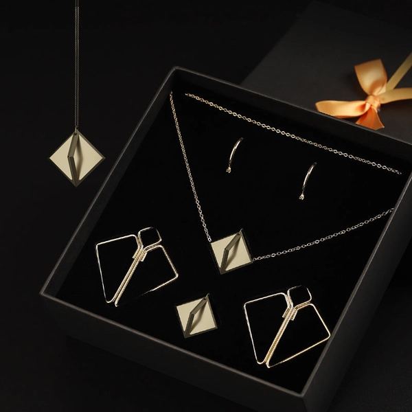 Soul Snatch | BDSM: Fashionable Nipple Jewelry Set - Hollow Pendant Necklace Nipple Clip - Gold