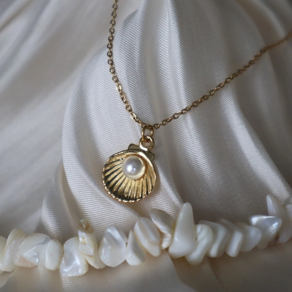 Clam Necklace, Pearl and Shell Necklace, Mermaid Jewelry for Her, Mermaidcore Jewelry, Shell Jewelry, Gift for Her, Ocean Jewelry