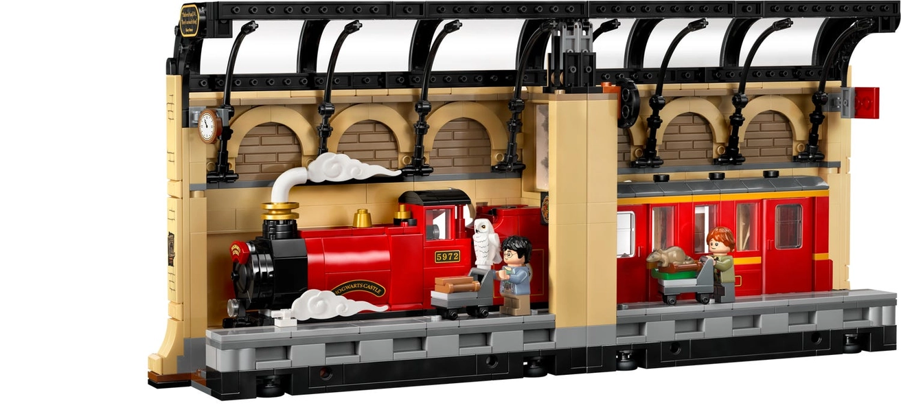 Book Nook: Hogwarts™ Express 76450 | Harry Potter™ | Buy online at the Official LEGO® Shop US 