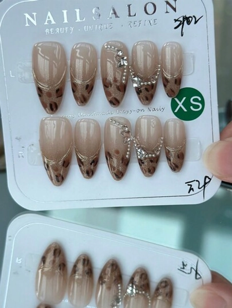 10Pcs Shibuya Gyaru Leopard Nail Tips, Sweet Gyaru French Leopard With Gold Trim & Fine Glitter, Vintage Amber Leopard French, Retro Gyaru Nails, Bling Glitter Leopard, Sweetheart Leopard Nails, Handmade, Reusable, Y2K Leopard Nails, Classic Charisma Leopard Press-On Nails Long With Cute 5-Pointed Star & Butterfly Rhinestone Decor Nail Supplies Nails