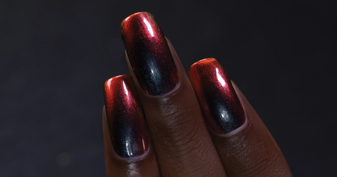 ILNP Eclipse - Black to Red Ultra Chrome Nail Polish