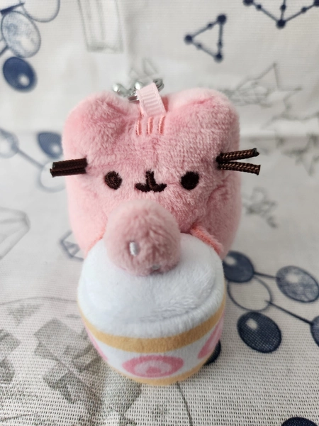 Pusheen Surprise Plush Series 23 Pink Strawberry Cake Keychain