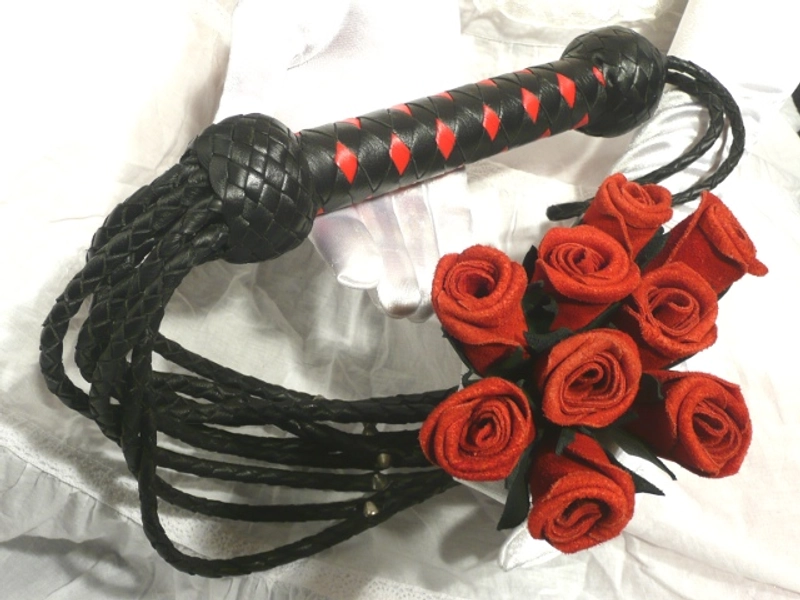 Heavy Rose Flogger