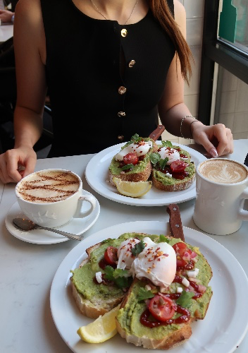 Lunch + coffee date ✨