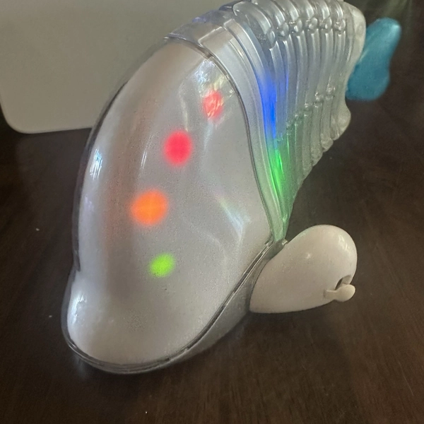 2006 HASBRO Dancing I-FISH SEGA Toy Light Up &amp; Moves MP3 Music Player Speaker