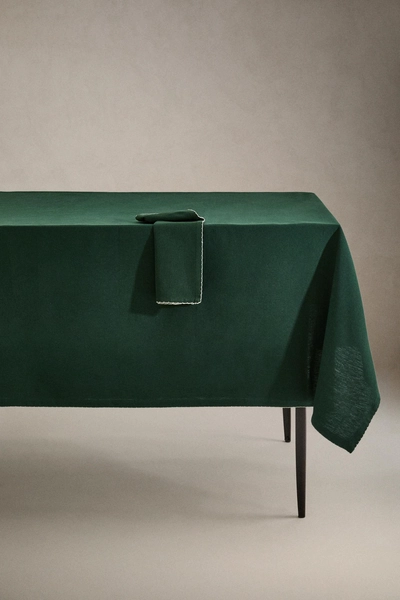 SCALLOPED TABLECLOTH