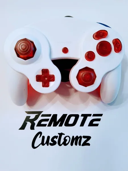Weißer und durchscheinender roter Custom Built Controller für Gamecube