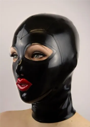 Feitico Leto Hood with red lips