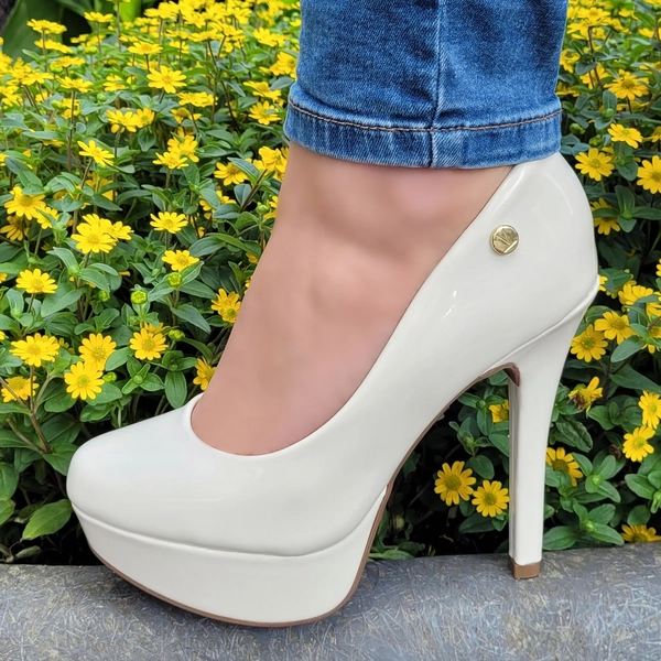 Ivoorkleurige pumps met hoge hak | Silhouette