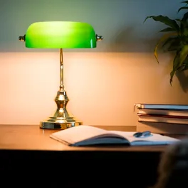 Classic Table Lamp/Notary Lamp Brass with Green Glass - Banker