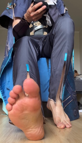 access to Anaxa bare feet video