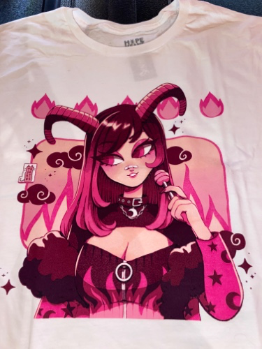 Oversized succubus girl