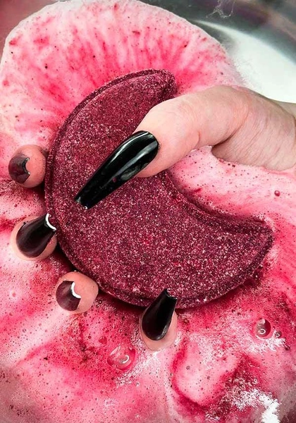 Crescent Moon [Blood Red] | BATH BOMB