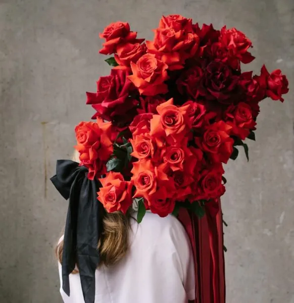 Ribboned Red Roses | Flowers Vasette
