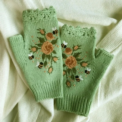 Cozy Floral Half Finger Knitted Gloves - Green / One Size