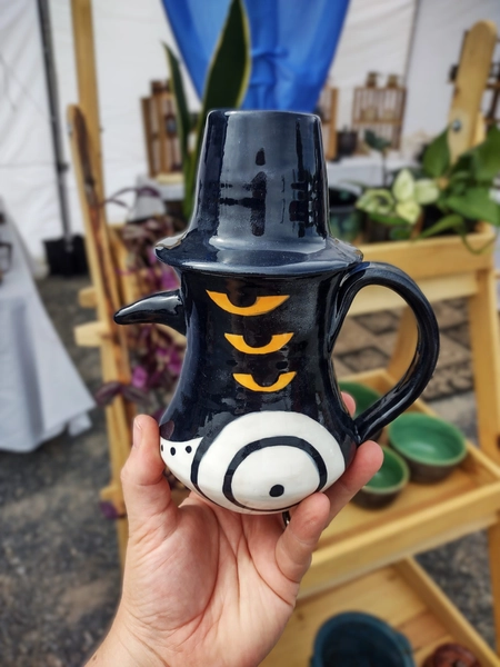 Pre-order Sussie mug with hat