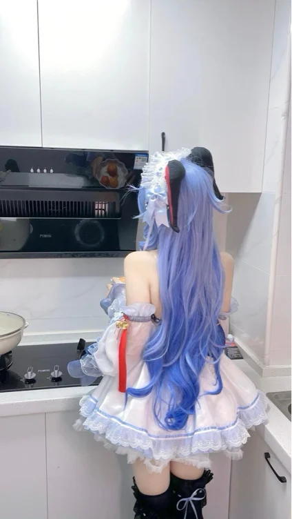 Ganyu maid cosplay